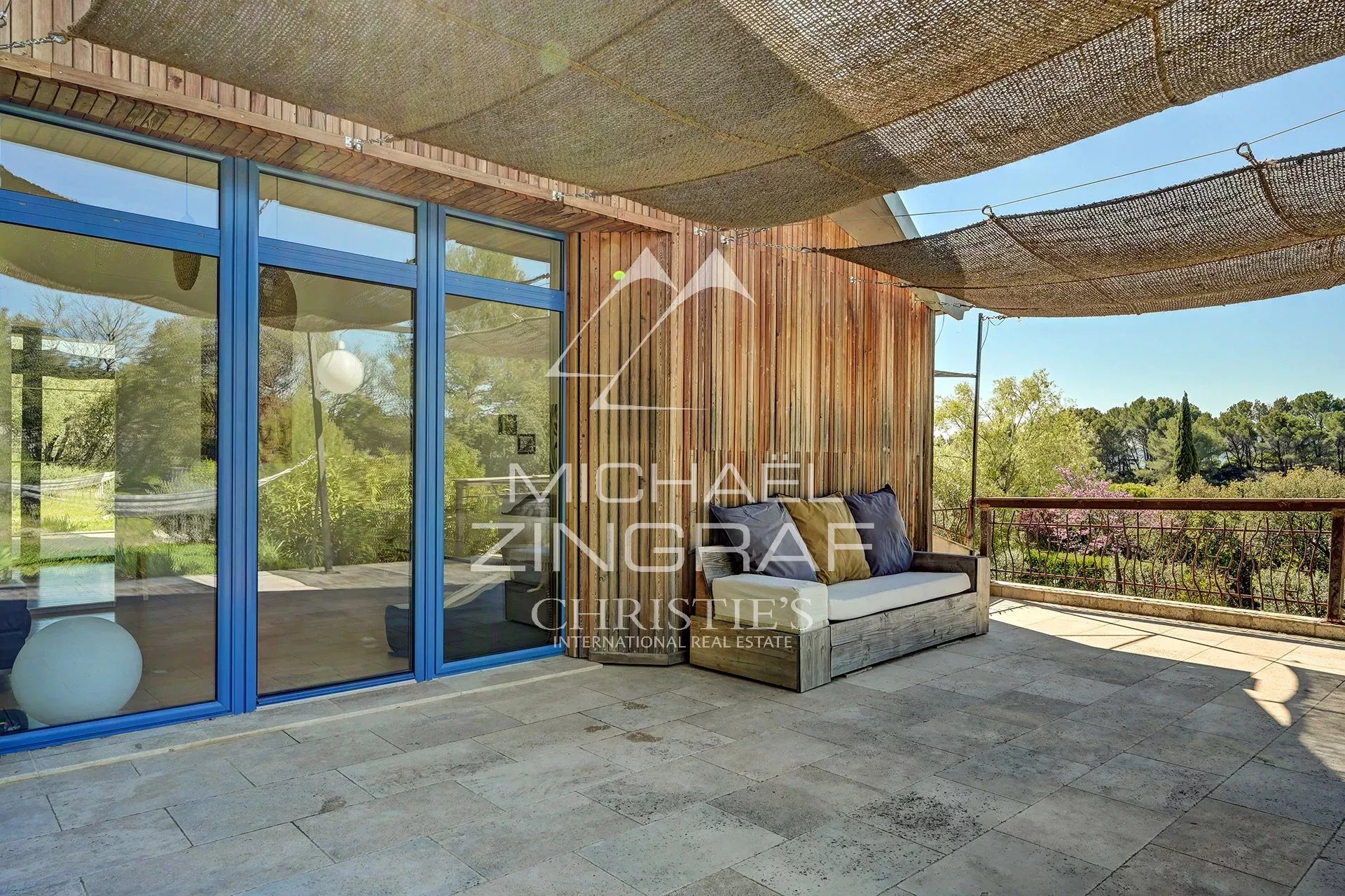 Helles, ruhiges Anwesen