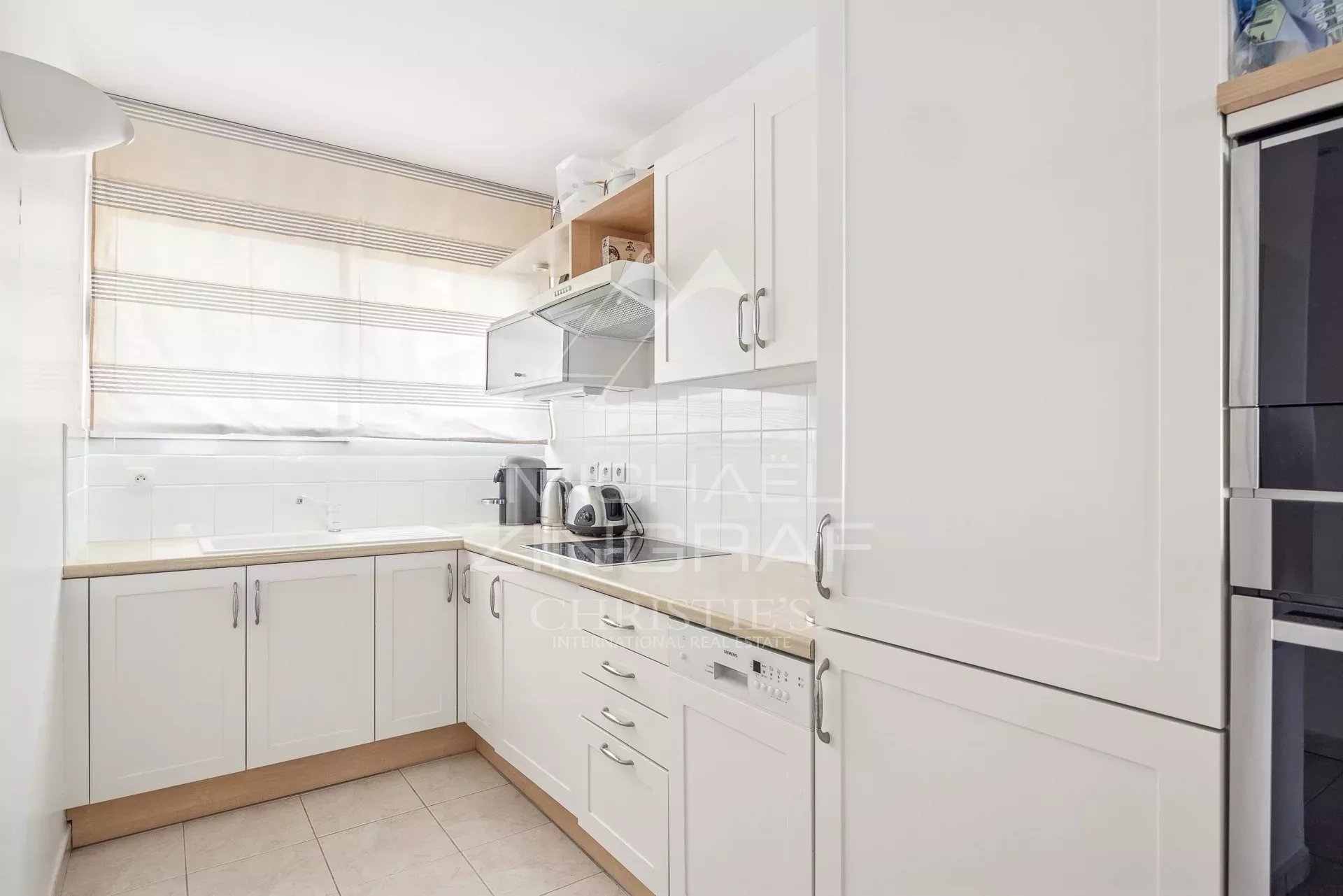 Elegant 3-Room Apartment on a High Floor in the Heart of Cap d’Antibes