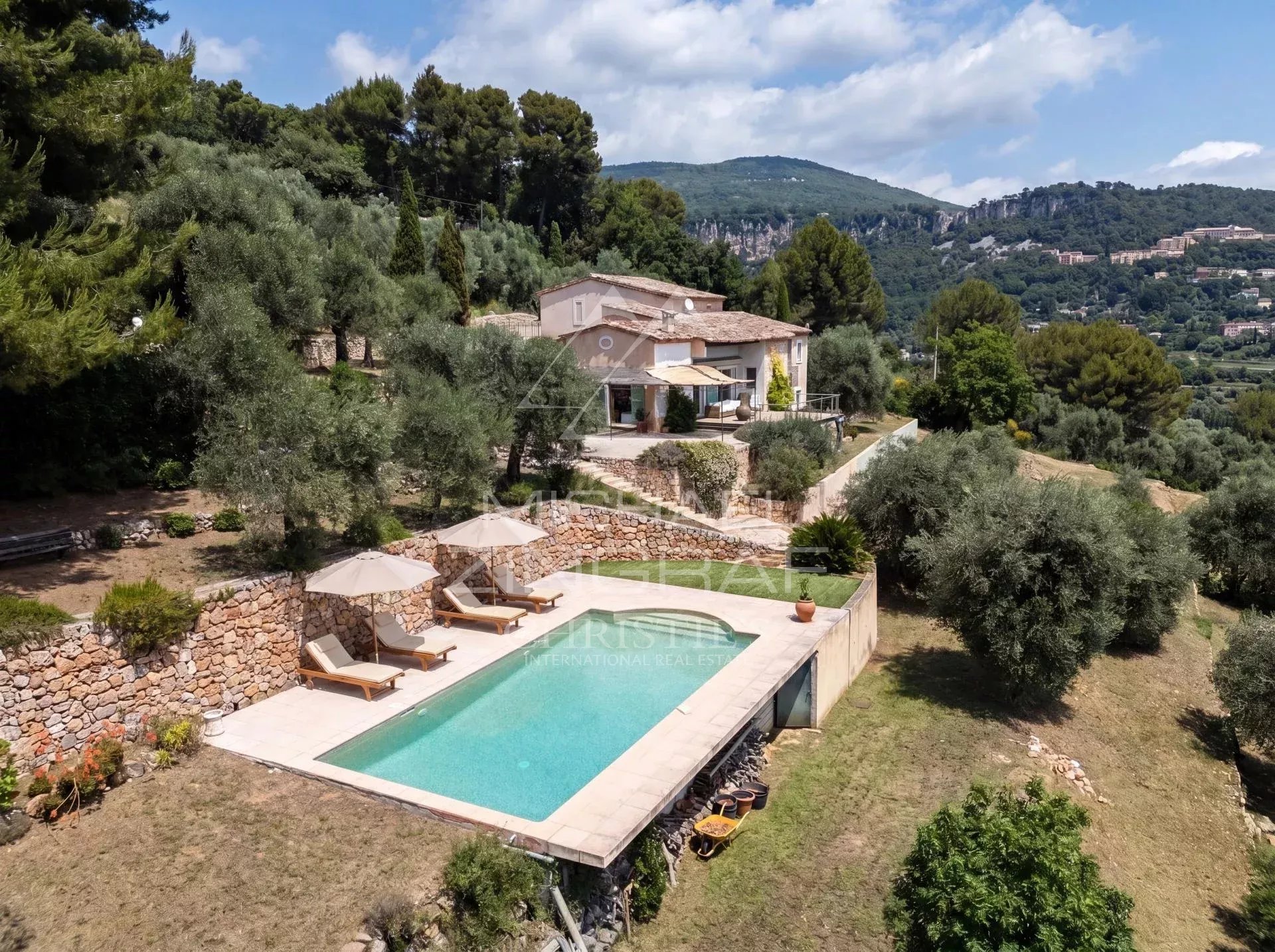 Elegant Provençal villa