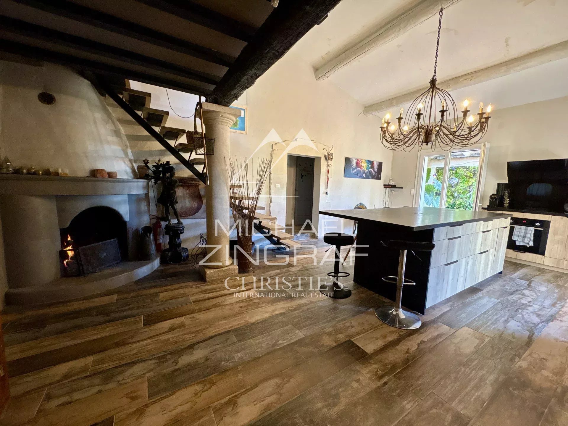 House with over 2 hectares of land