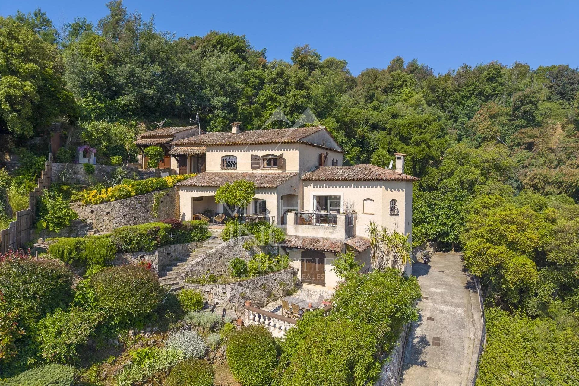 PROVENCAL PROPERTY WITH SEA VIEW CLOSE TO THE TOWN CENTER