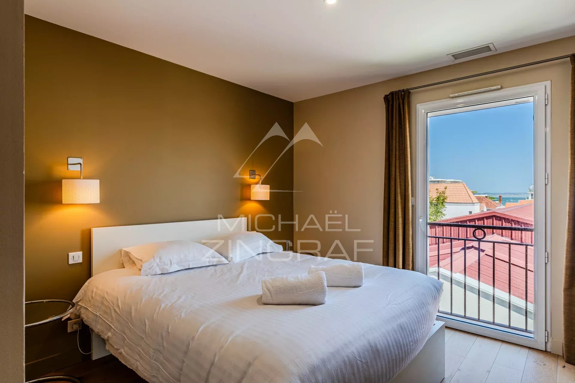 Arcachon center, apartment with basin glimpses, garage and private elevator