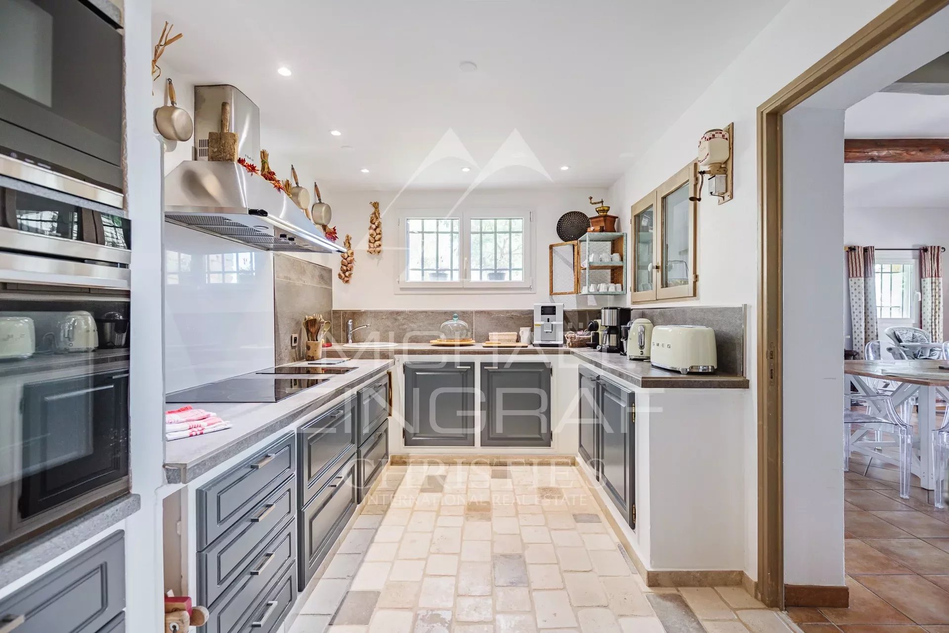 Murs – Élégante Bastide avec Vue Panoramique sur le Luberon