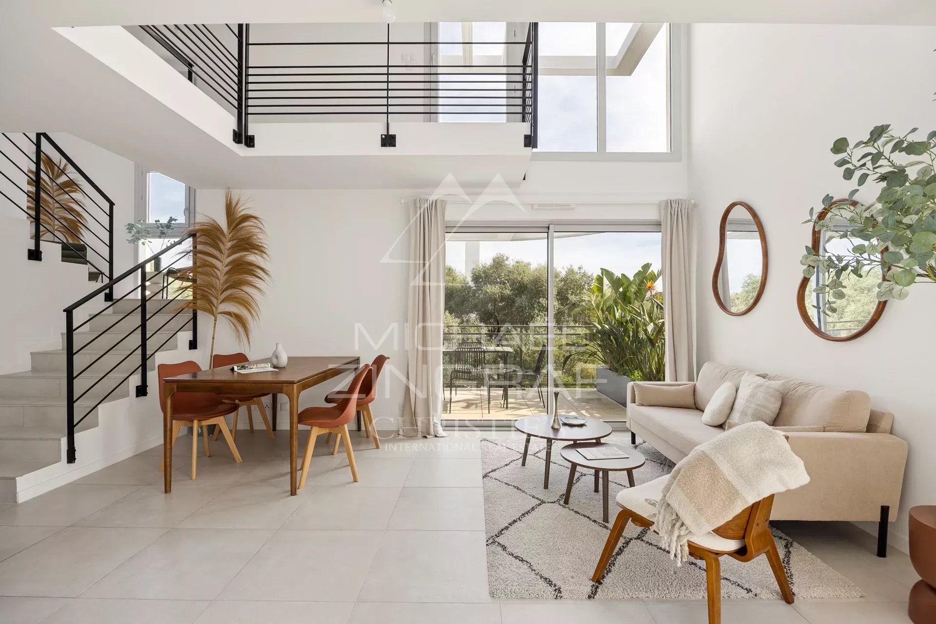 ANTIBES – DUPLEX DERNIER ÉTAGE – TERRASSES SUD – RÉSIDENCE RECENTE