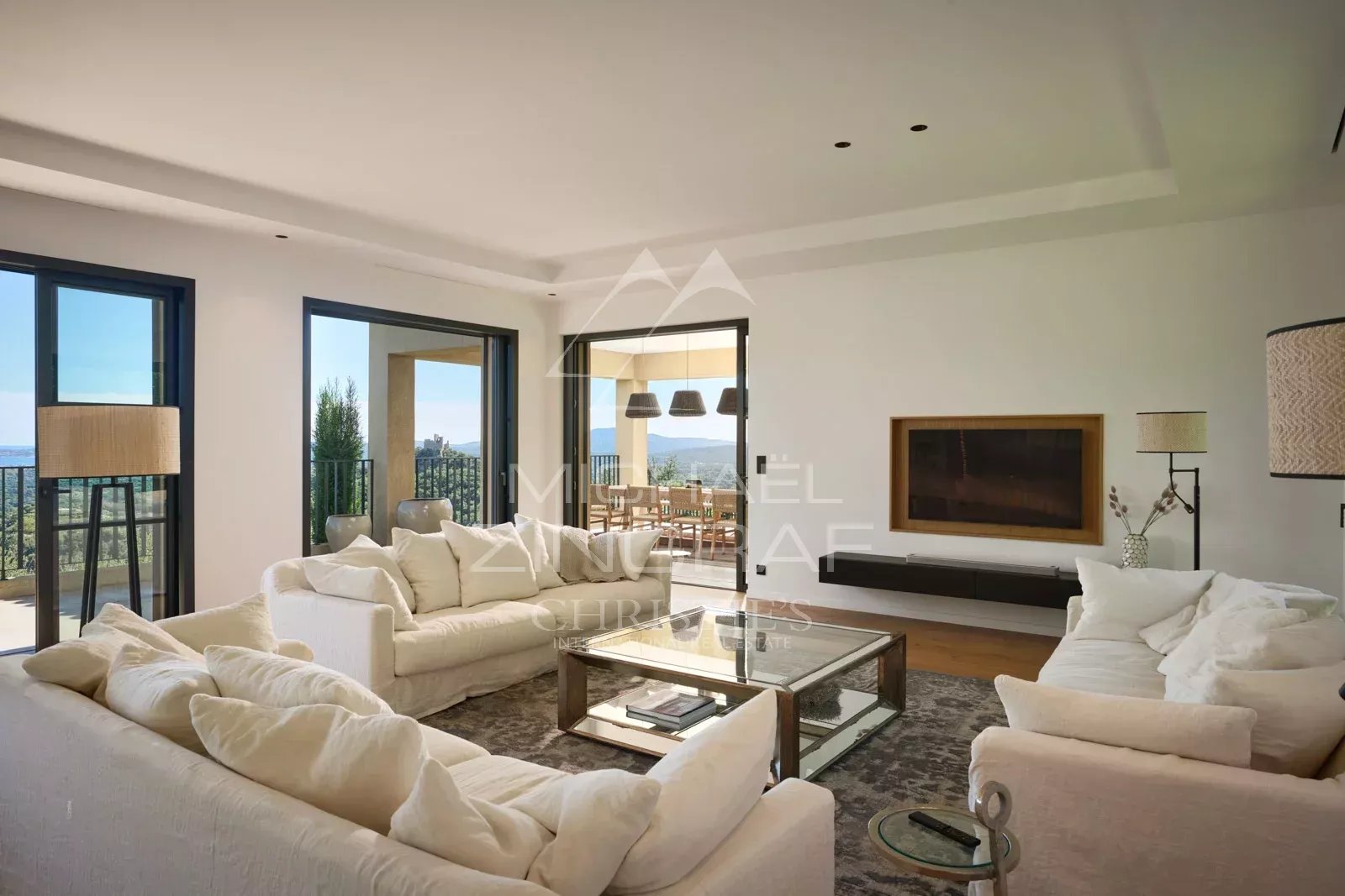 Villa contemporaine avec vue mer et Château de Grimaud