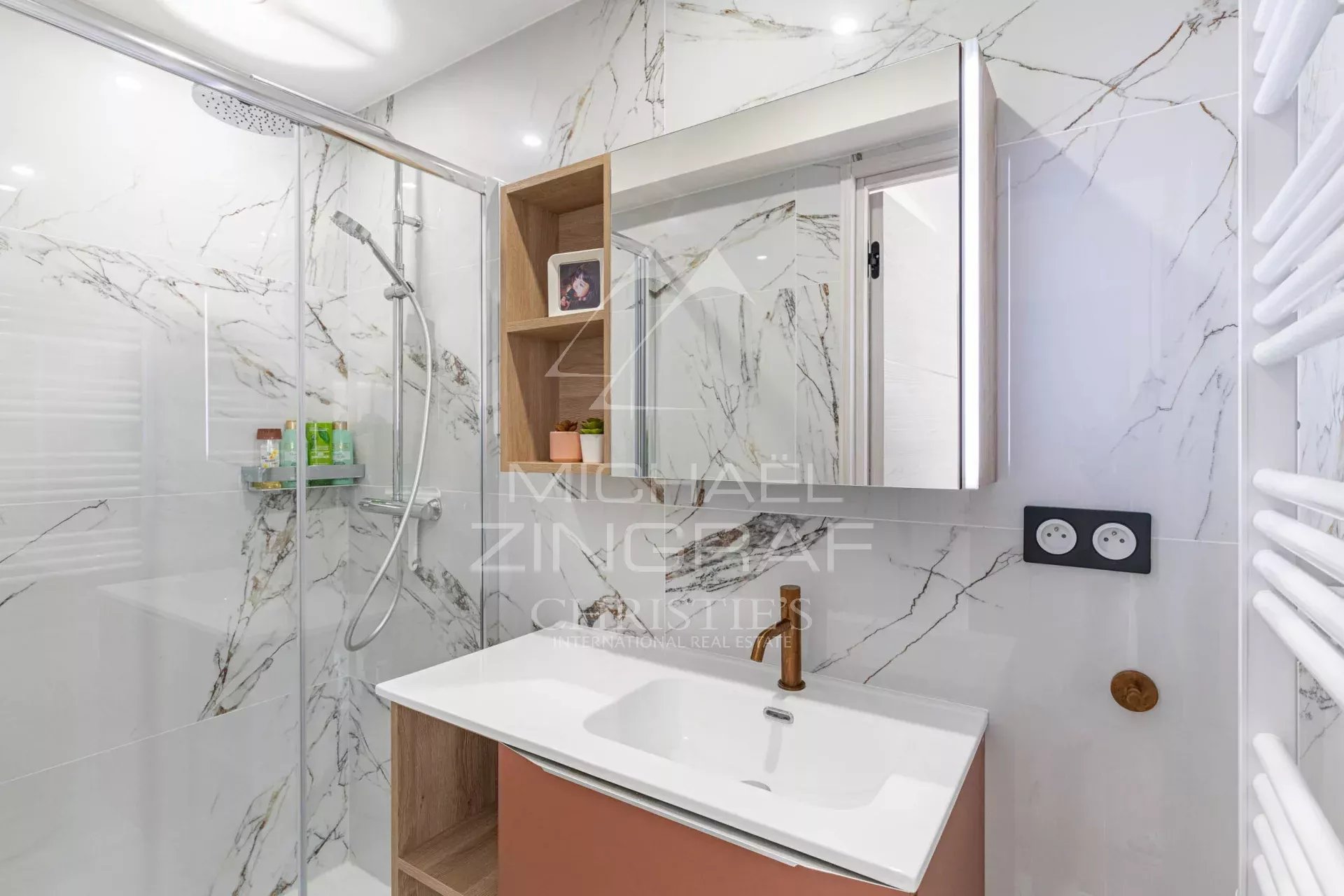 Wunderschön renovierte Wohnung – Stadtzentrum von Antibes, Stadtteil Vauban – Freier Blick auf den Hafen