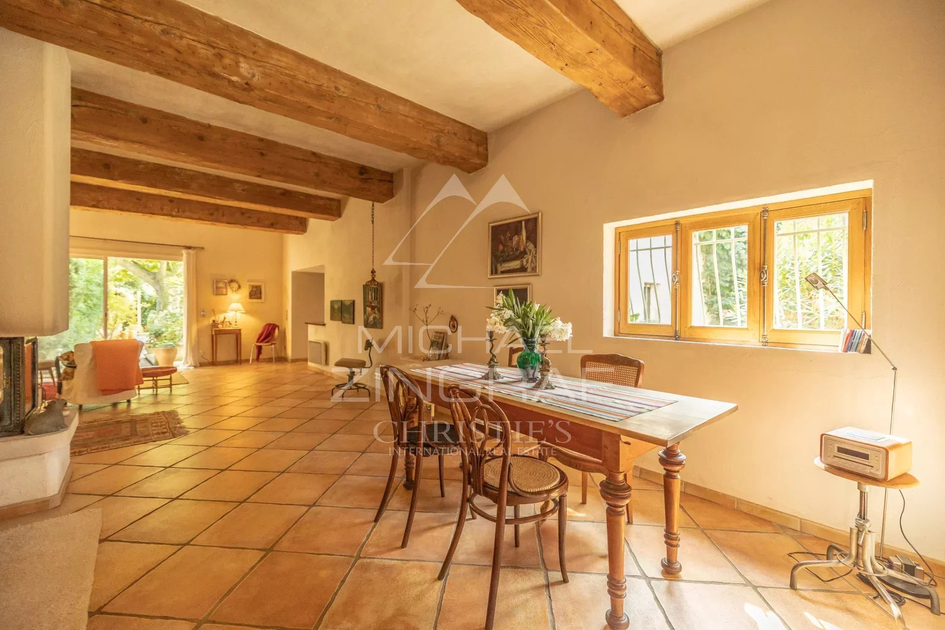 Mas provençal, entre Alpilles et Arles