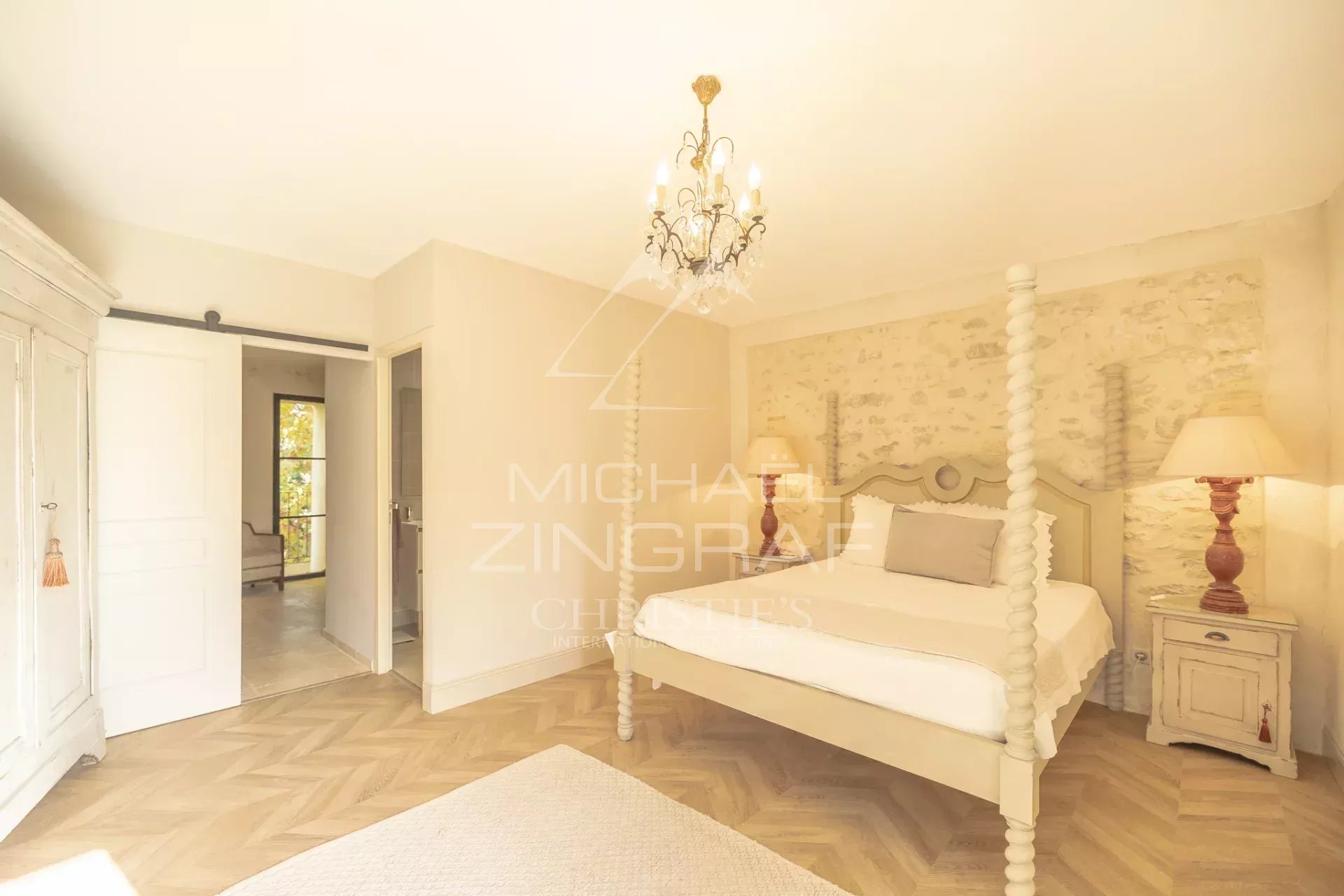 Exclusivité - Mas XIXème à 15 minutes à pied du centre-ville avec gîtes, grand garage et piscine