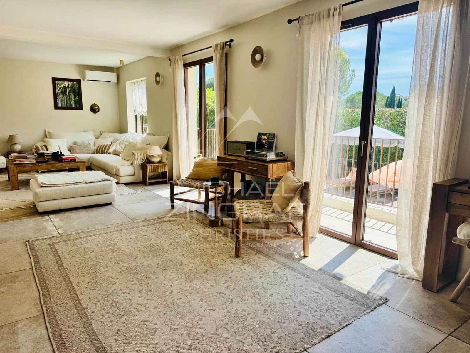 Villa récente au calme à Saint-Paul-de-Vence