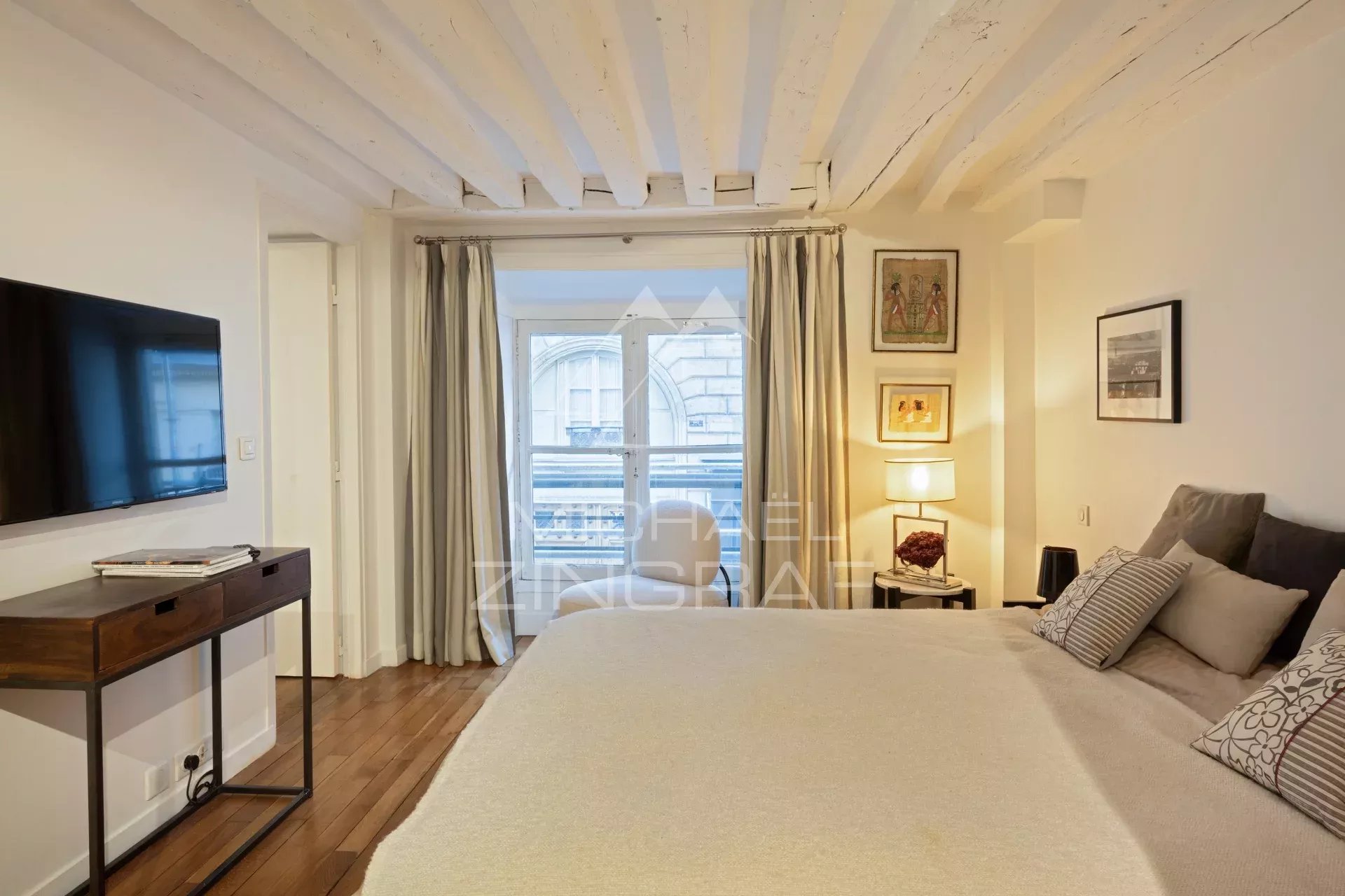 A vendre - Quai Voltaire - 2 suites - Parfait état - Vue Scène