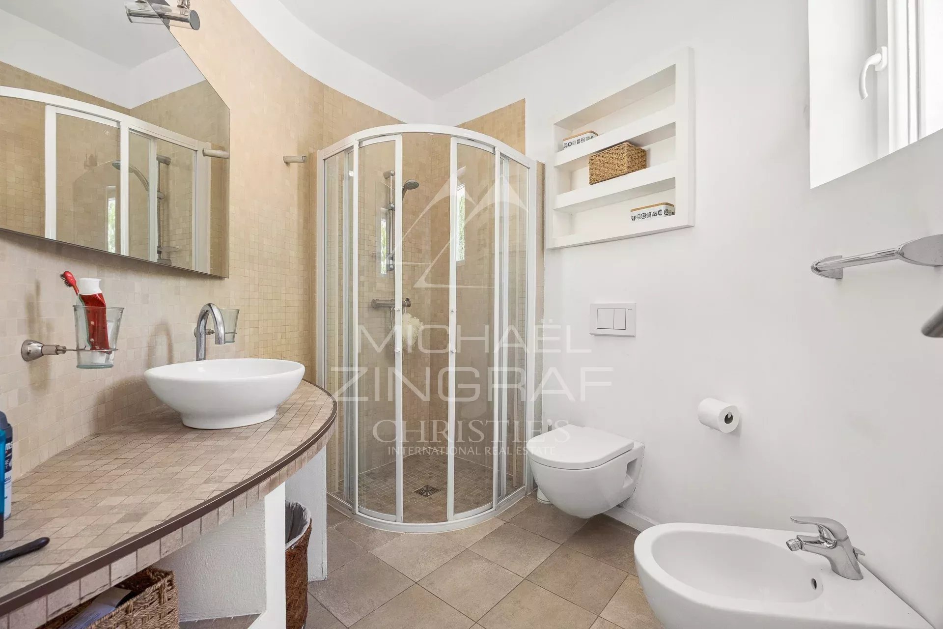 Zeitgenössische Villa mit unverbaubarem Panoramablick