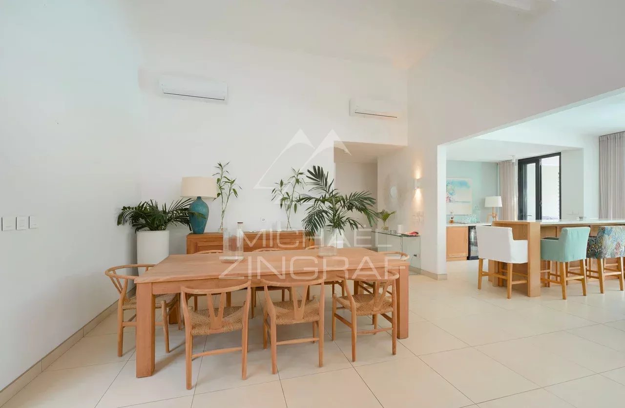 Villa avec piscine dans une résidence sécurisée à Péreybère