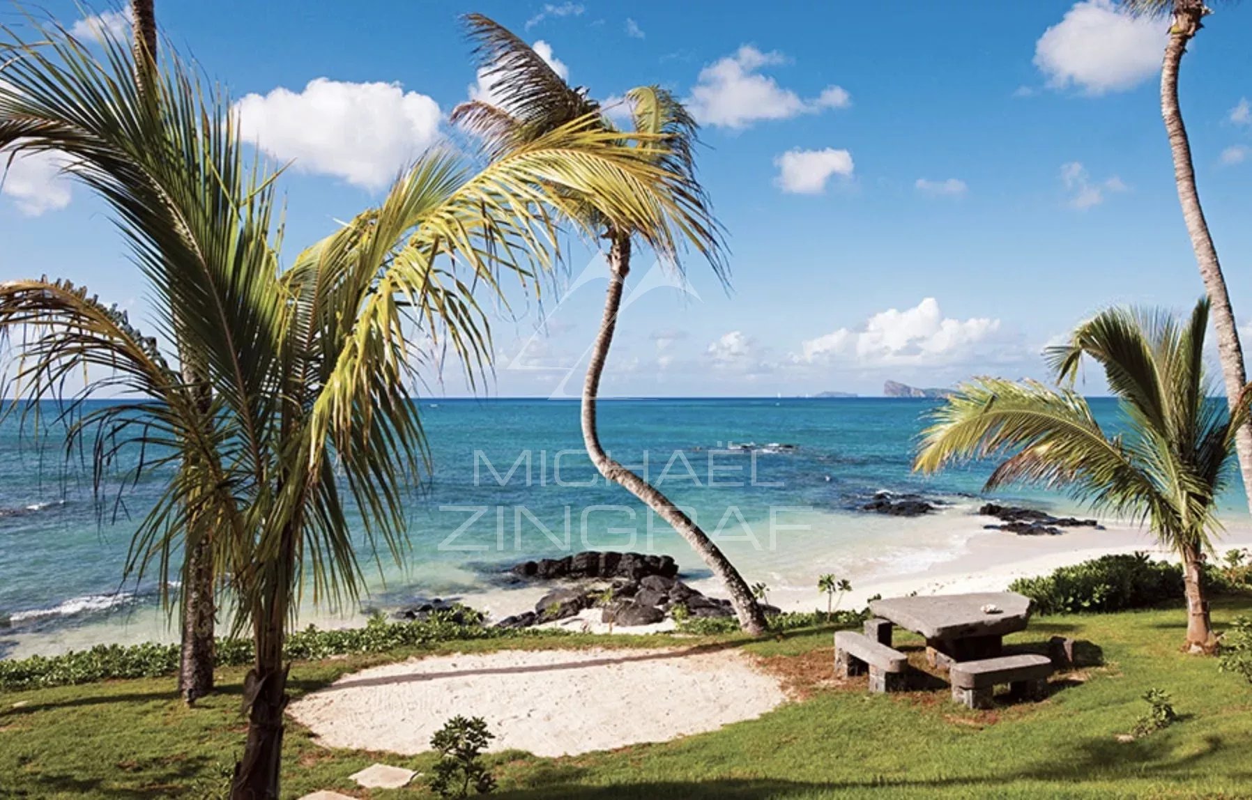 Mauritius – Seltene Gelegenheit: Luxusvilla direkt am Wasser in der Nähe von Grand Baie – Pointe aux Canonniers