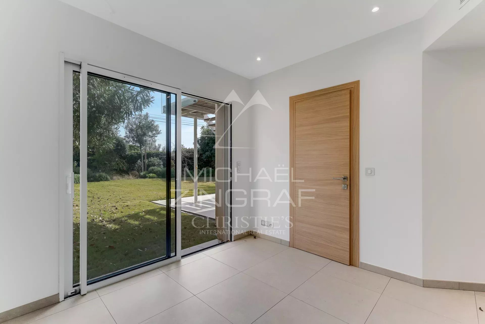 Élégante villa familiale à 5 minutes du port avec vue sur la mer