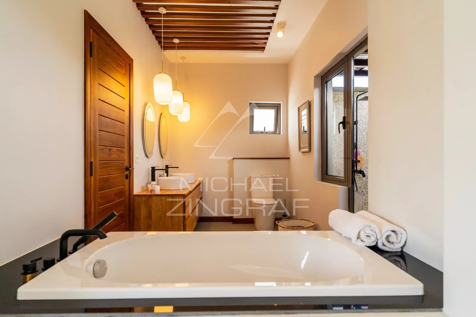 Élégante villa contemporaine face au golf - Bel Ombre