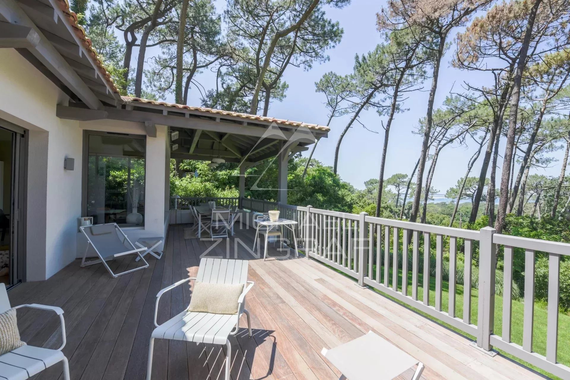 VILLA DAS OBSERVATORIUM MIT MEERBLICK PYLA AUF DEM MEER