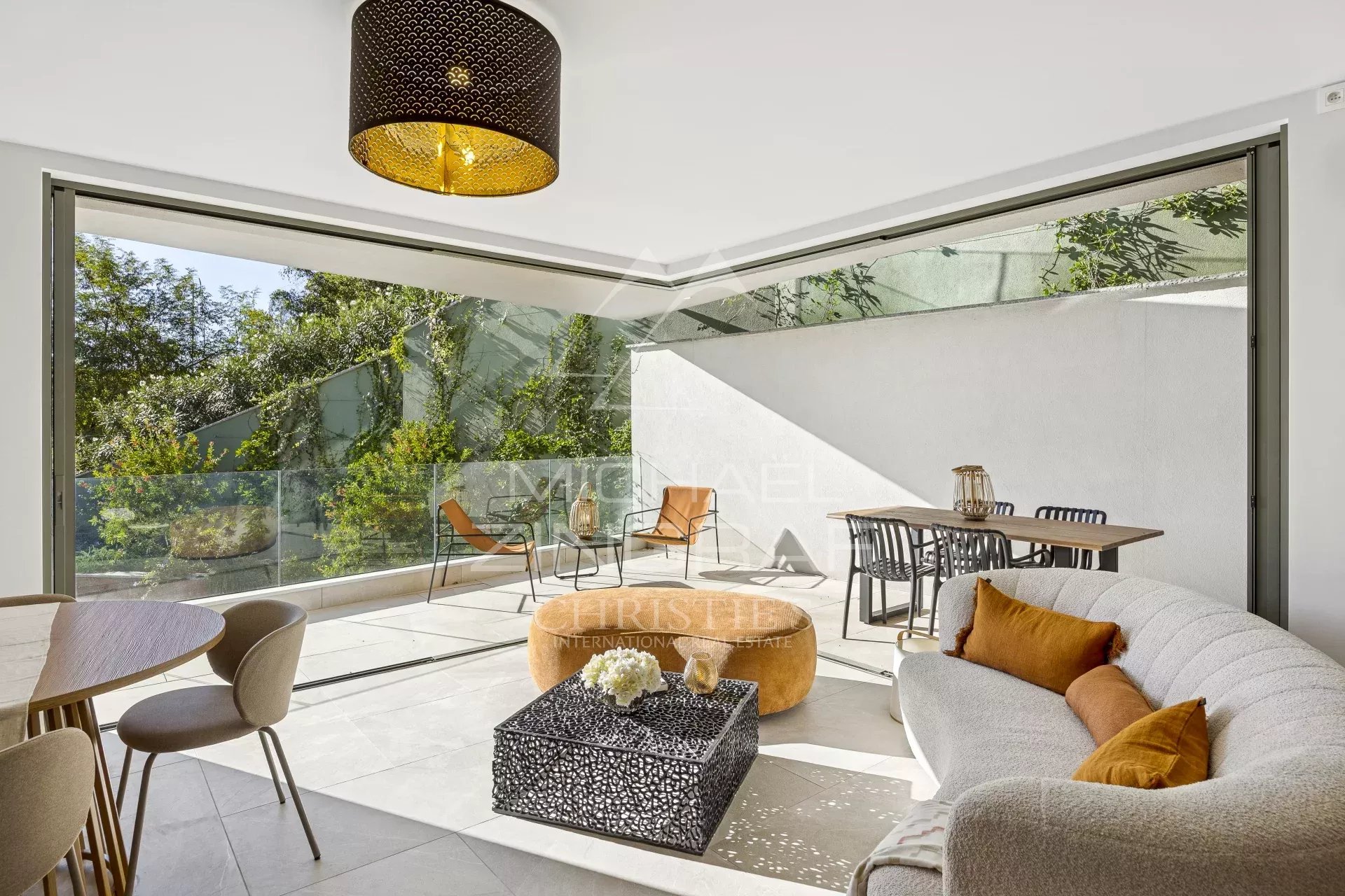 LUXURY APARTMENT IN THE HEART OF THE VILLAGE