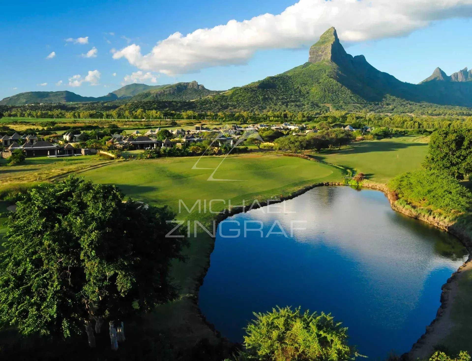 Exklusive Villa in Tamarina, Golf und Bergblick