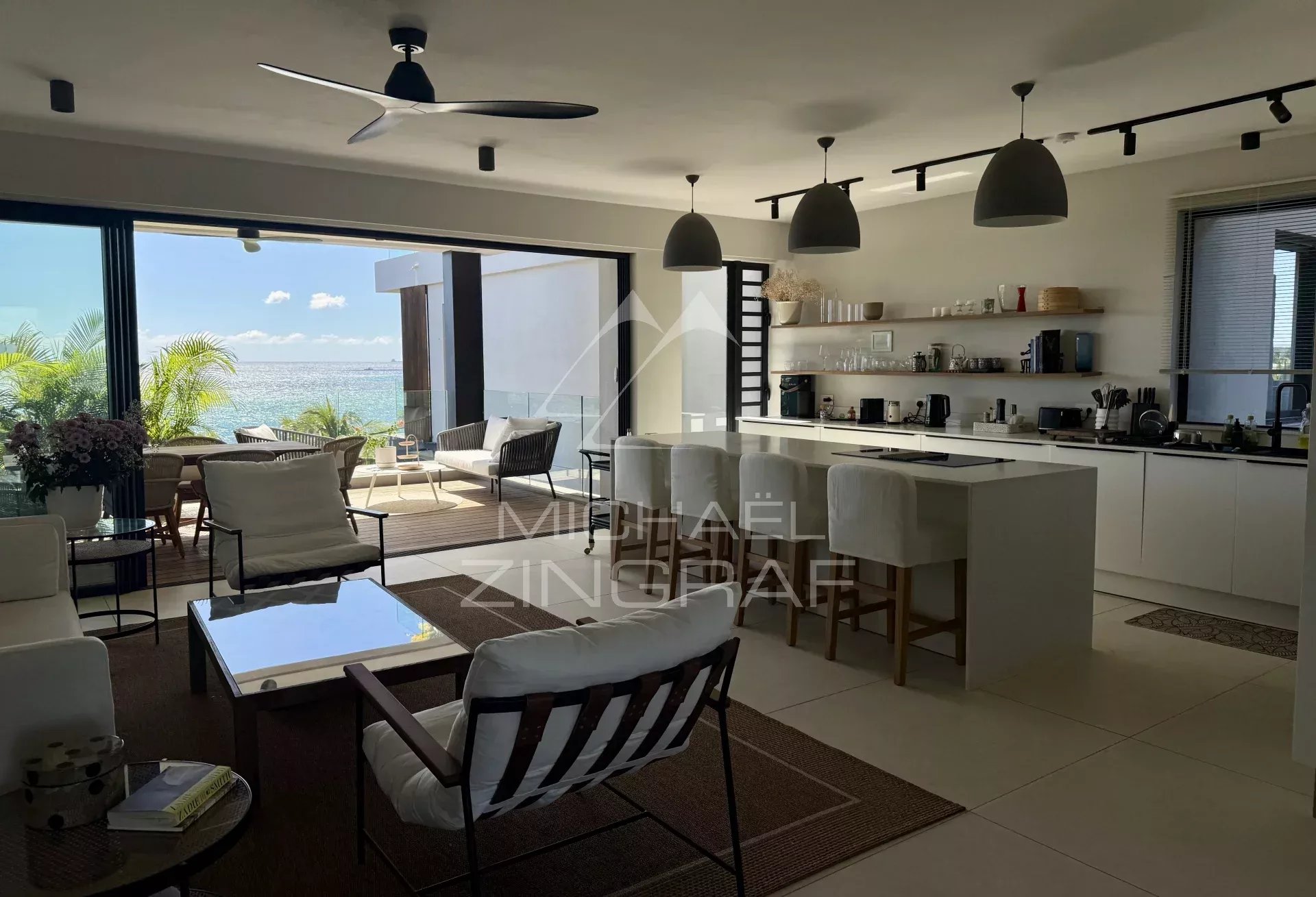 Luxury Penthouse with Sea Views – Pointe aux Canonniers