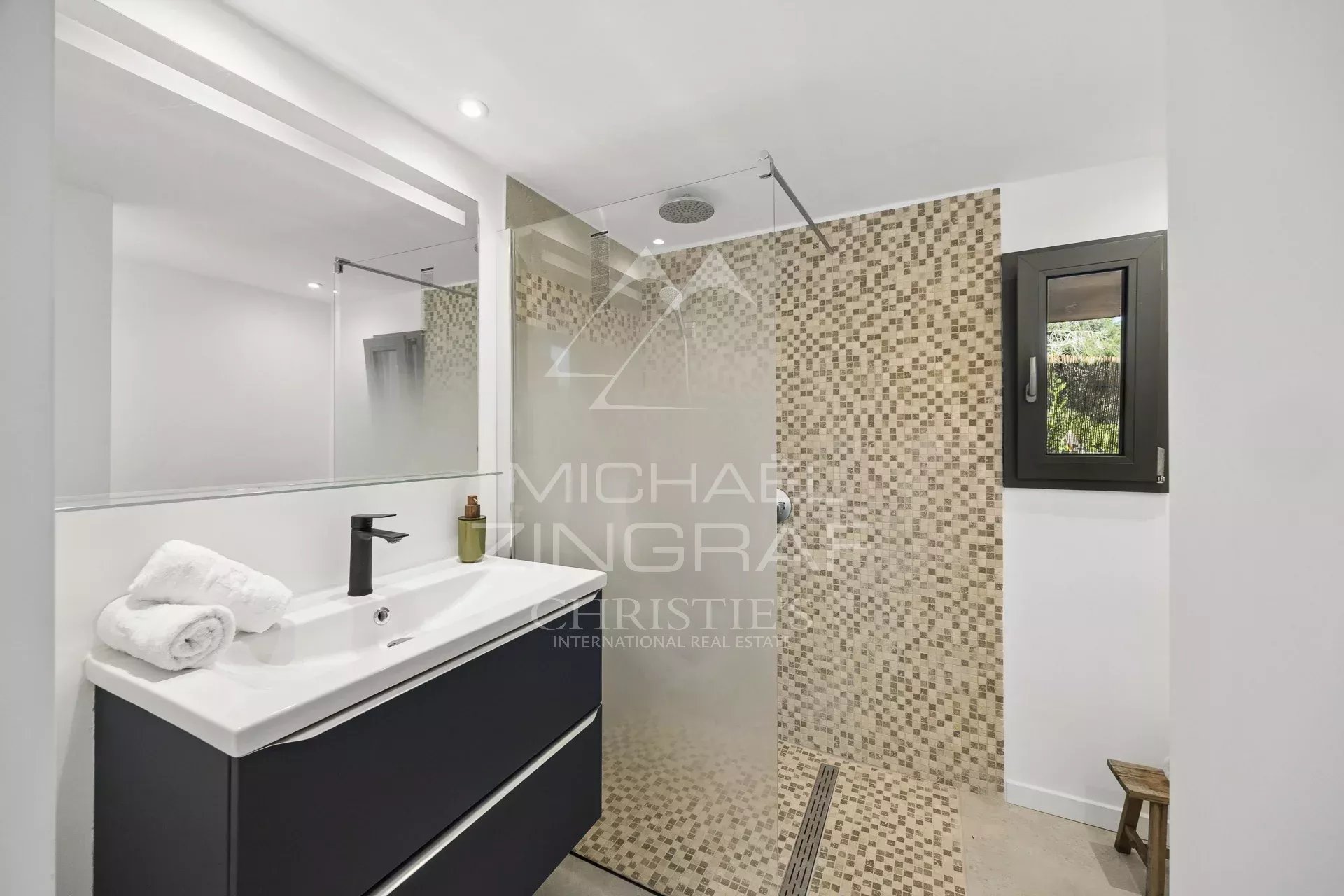 PROPRIÉTÉ CONTEMPORAINE AVEC VUE MER IMPRENABLE