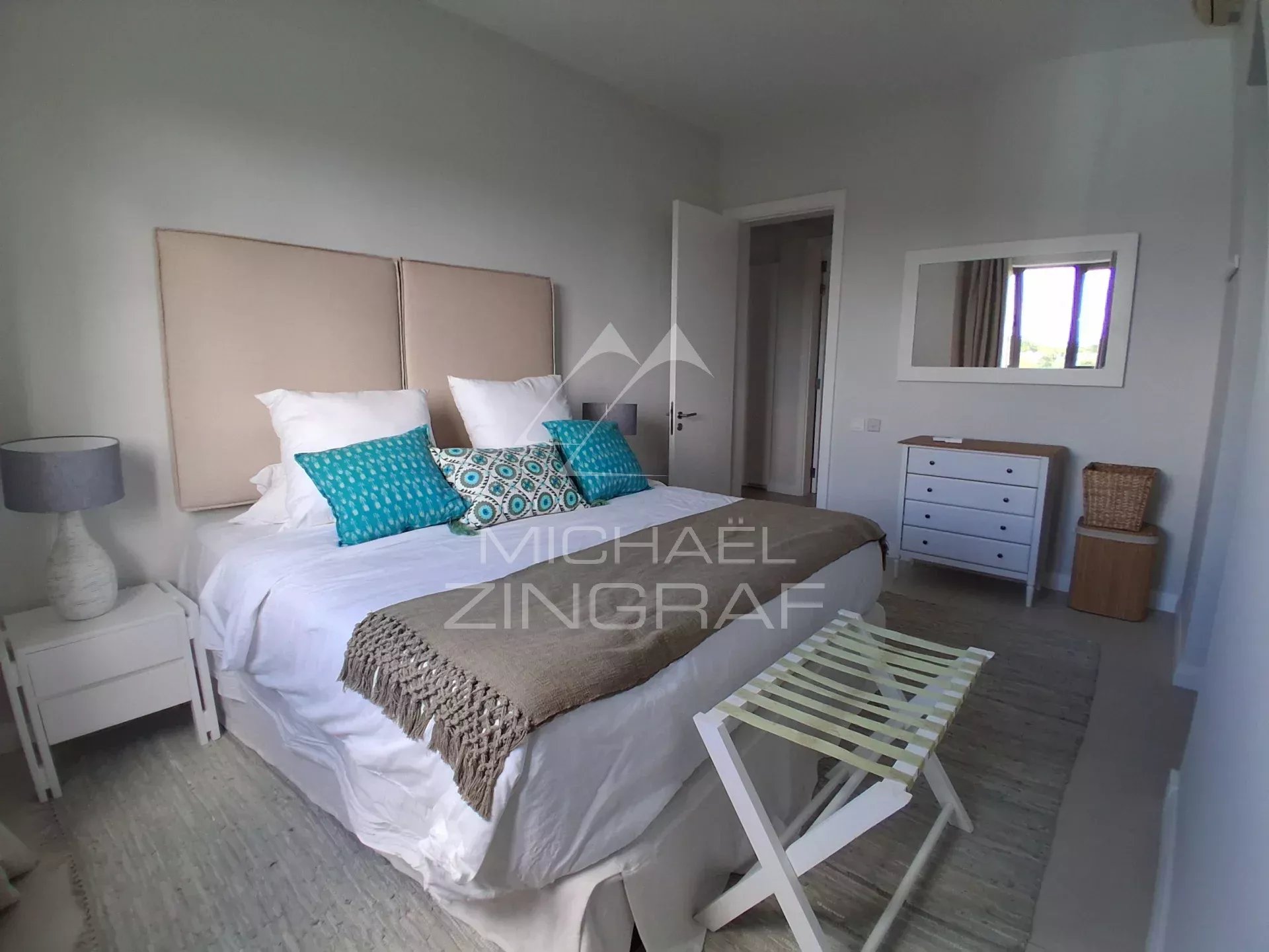 Penthouse d'Exception avec Rooftop Privatif, Piscine et Accès à une Plage Privée