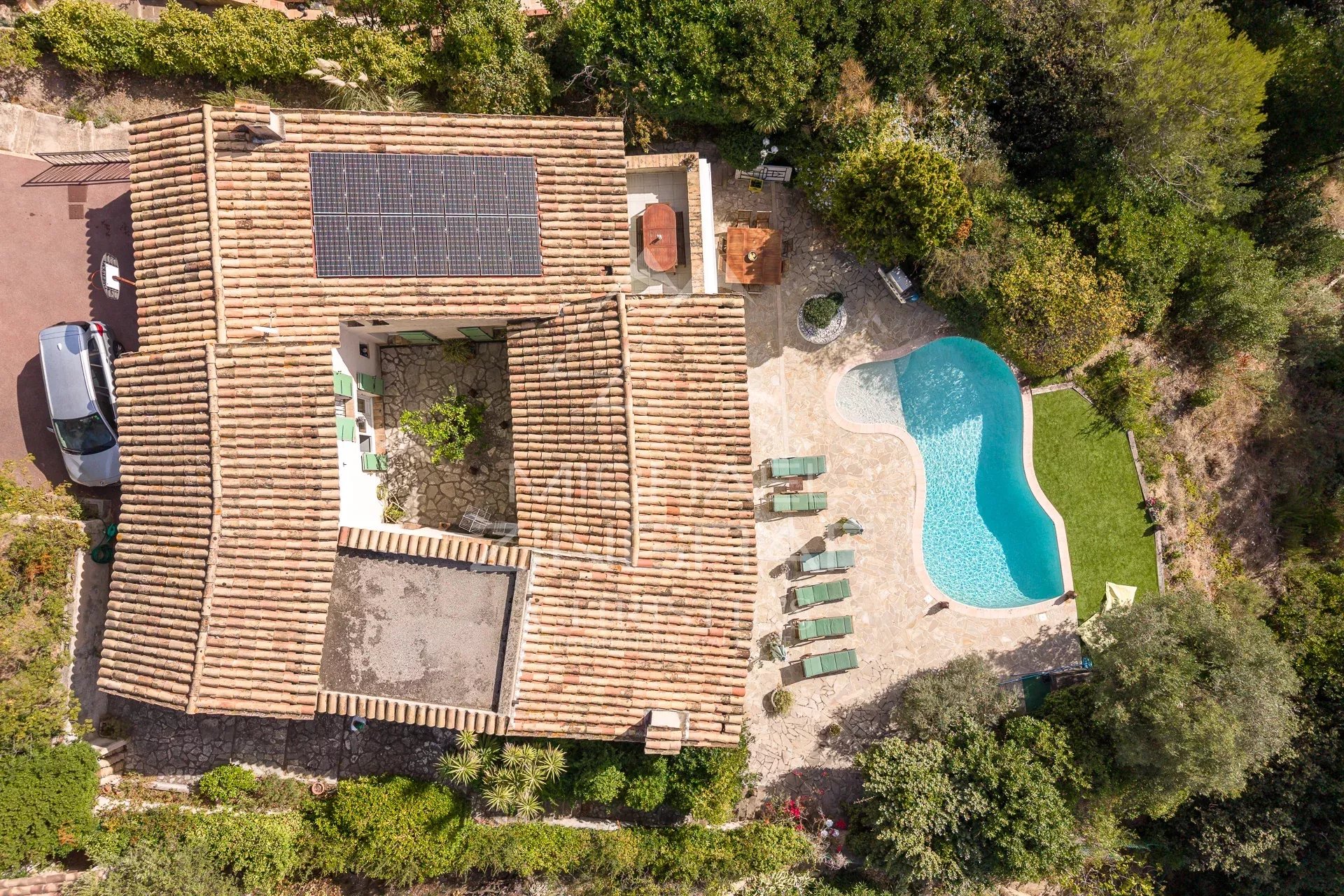 Proche Saint-Paul-de-Vence - Charmante propriété familiale