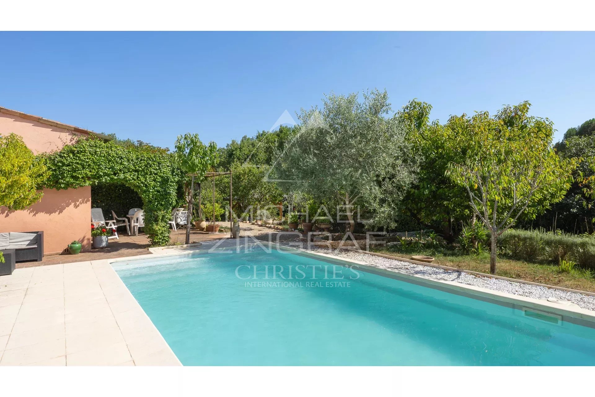 Villa with swimming pool, fruit and olive trees, and unobstructed views.