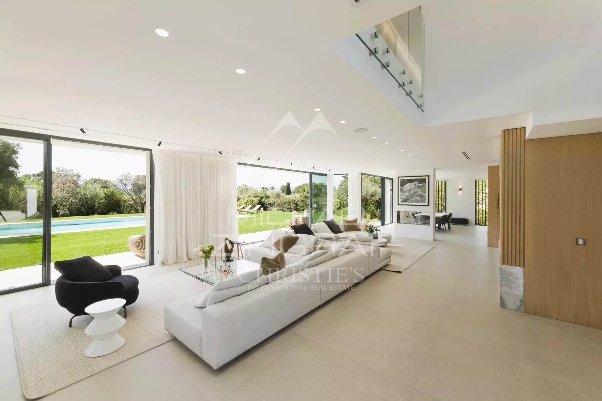 Villa contemporaine d’exception - versant ouest du Cap d’Antibes, à deux pas de l’Hôtel du Cap-Eden-Roc
