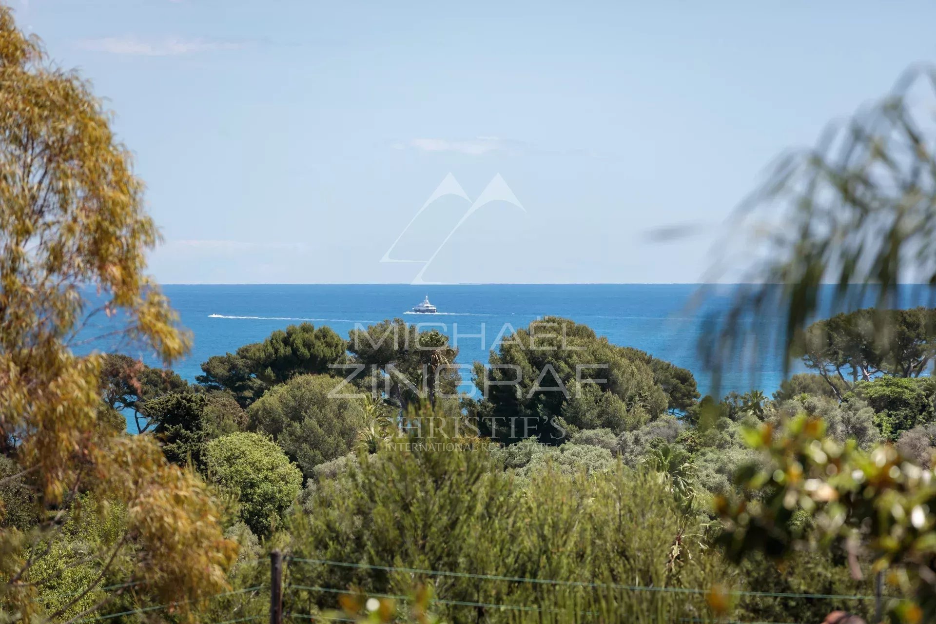 Exklusive Führungskraft-Position in Cap d’Antibes, nahe dem Strand Keller, mit Meer- und Bergblick.