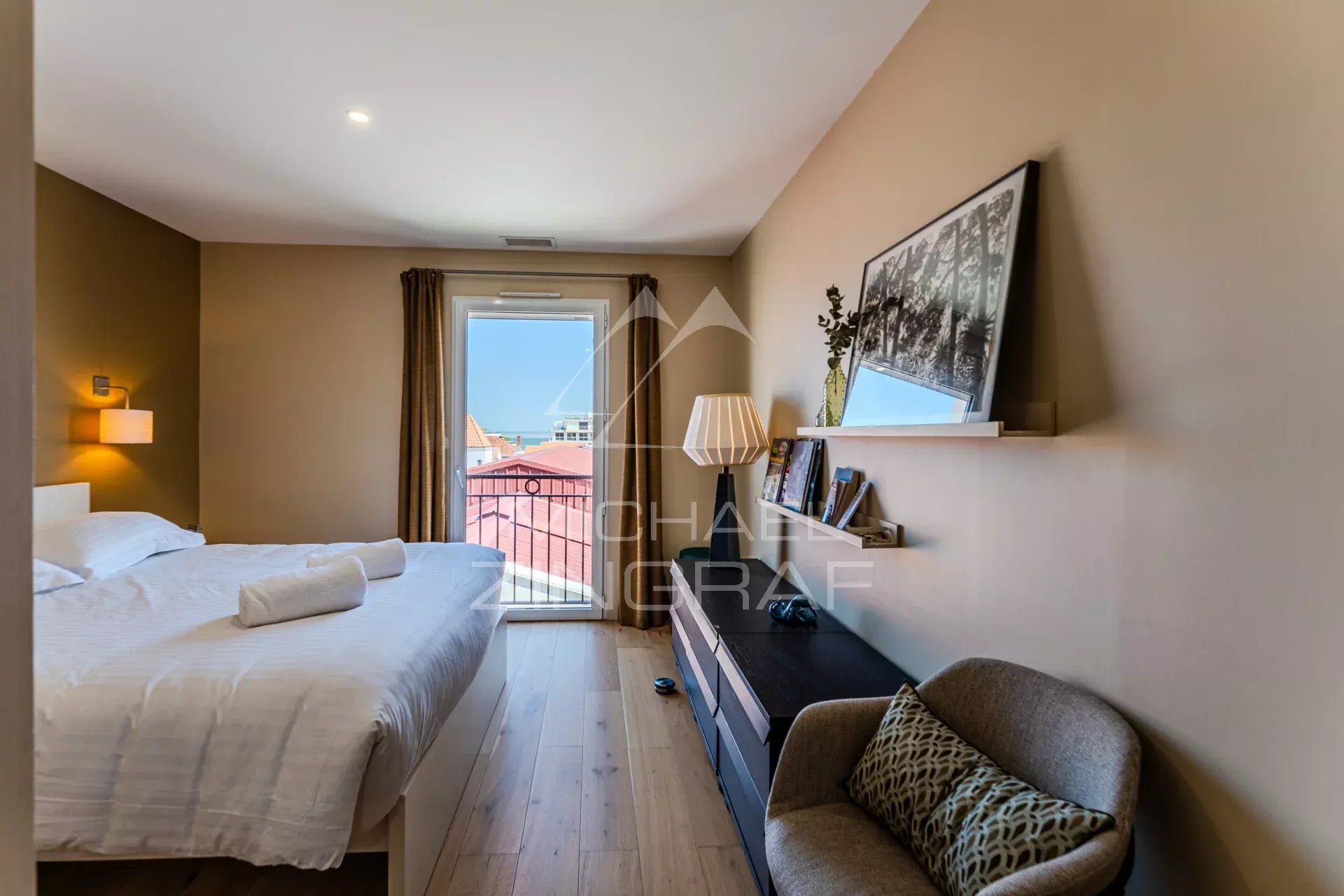 Arcachon center, apartment with basin glimpses, garage and private elevator