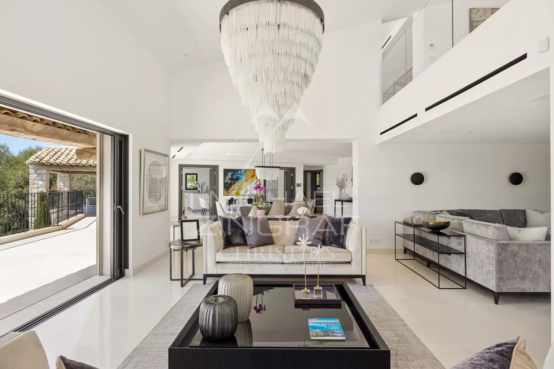 Close to Saint-Paul de Vence - Luxurious Villa within a closed domain
