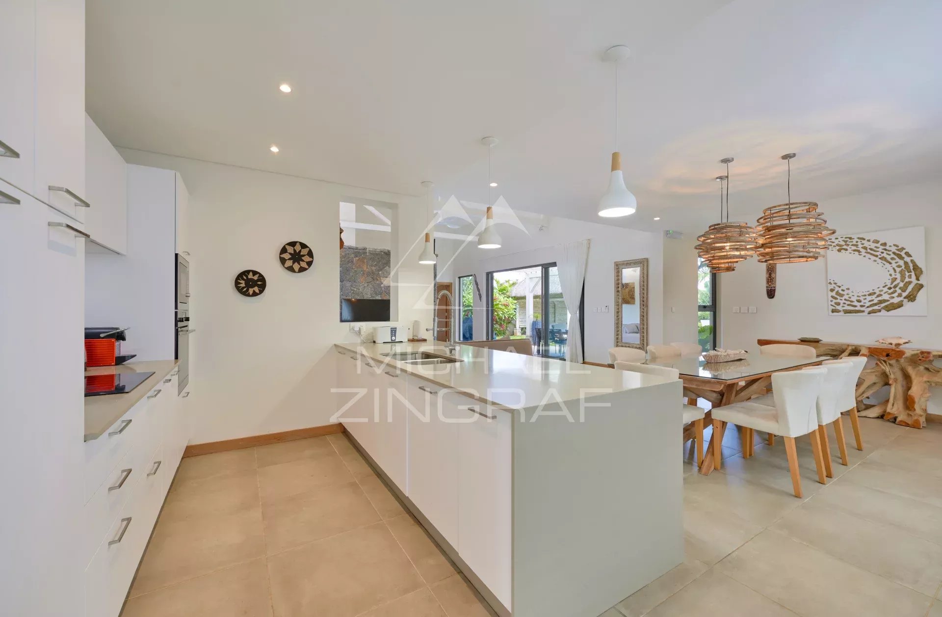 Villa de 4 chambres dans résidence sécurisée à Grand Baie