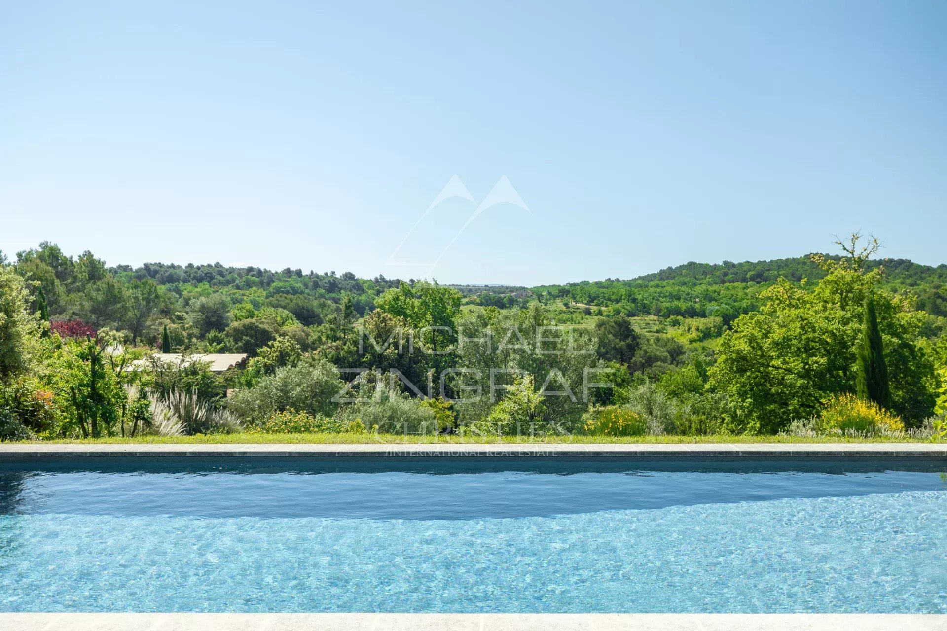 Luberon - Superbe propriété en pierre sur un terrain de 3,5 hectares avec des vues exceptionnelles