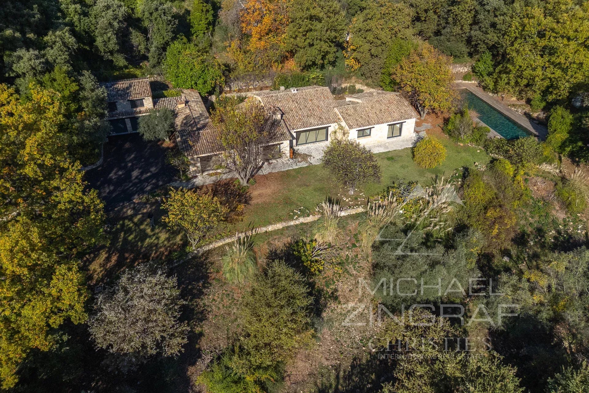 Villa Contemporaine Rénovée au Cœur de l’Arrière-Pays Cannois