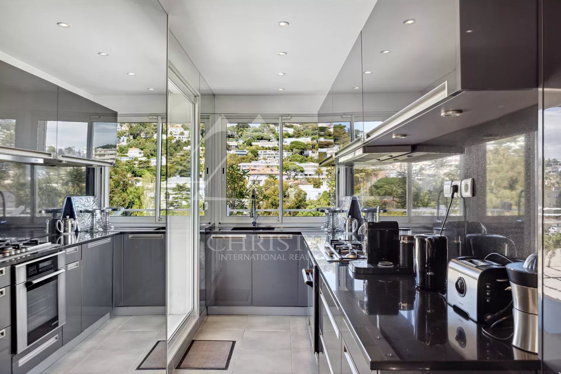 appartement d'angle 4 chambres vue Mer