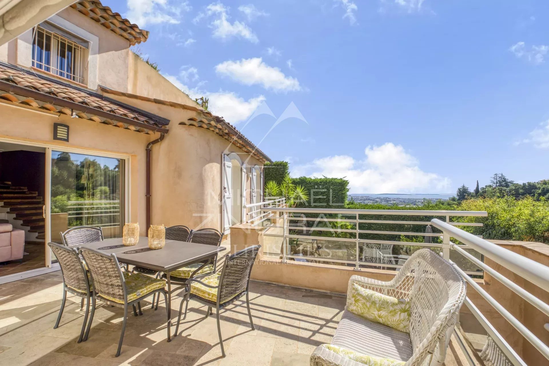 Elegantes Anwesen auf den Anhöhen