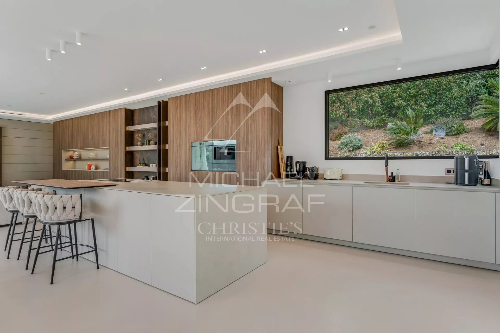 Superbe propriété contemporaine avec une magnifique vue sur la mer à Escalet