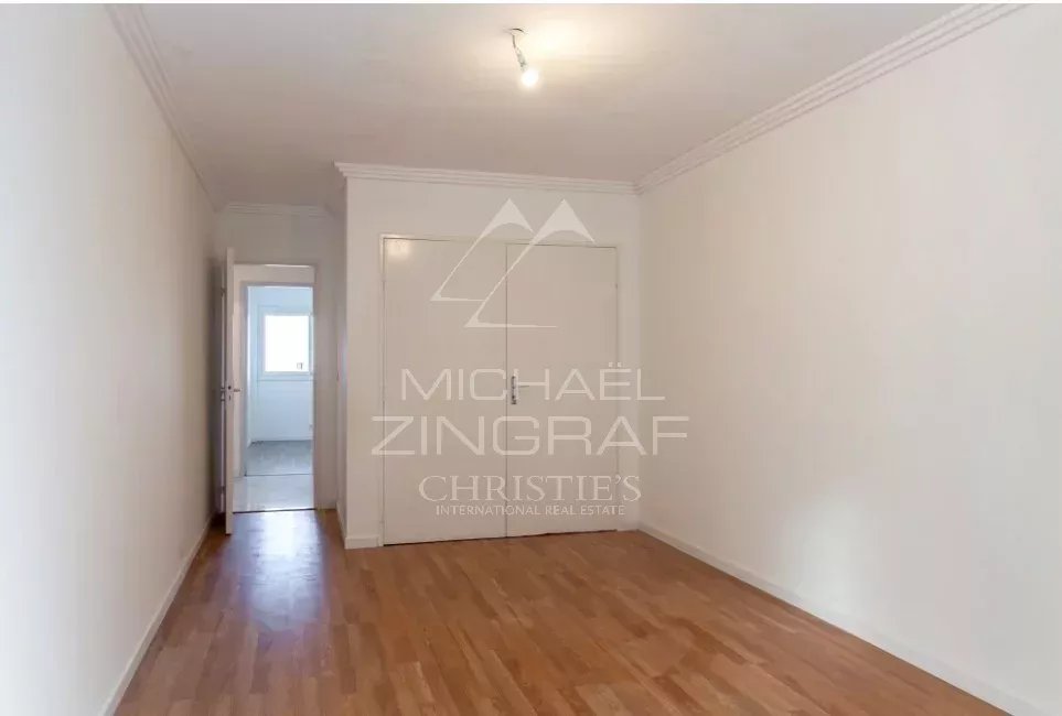 Renovated 3-room flat