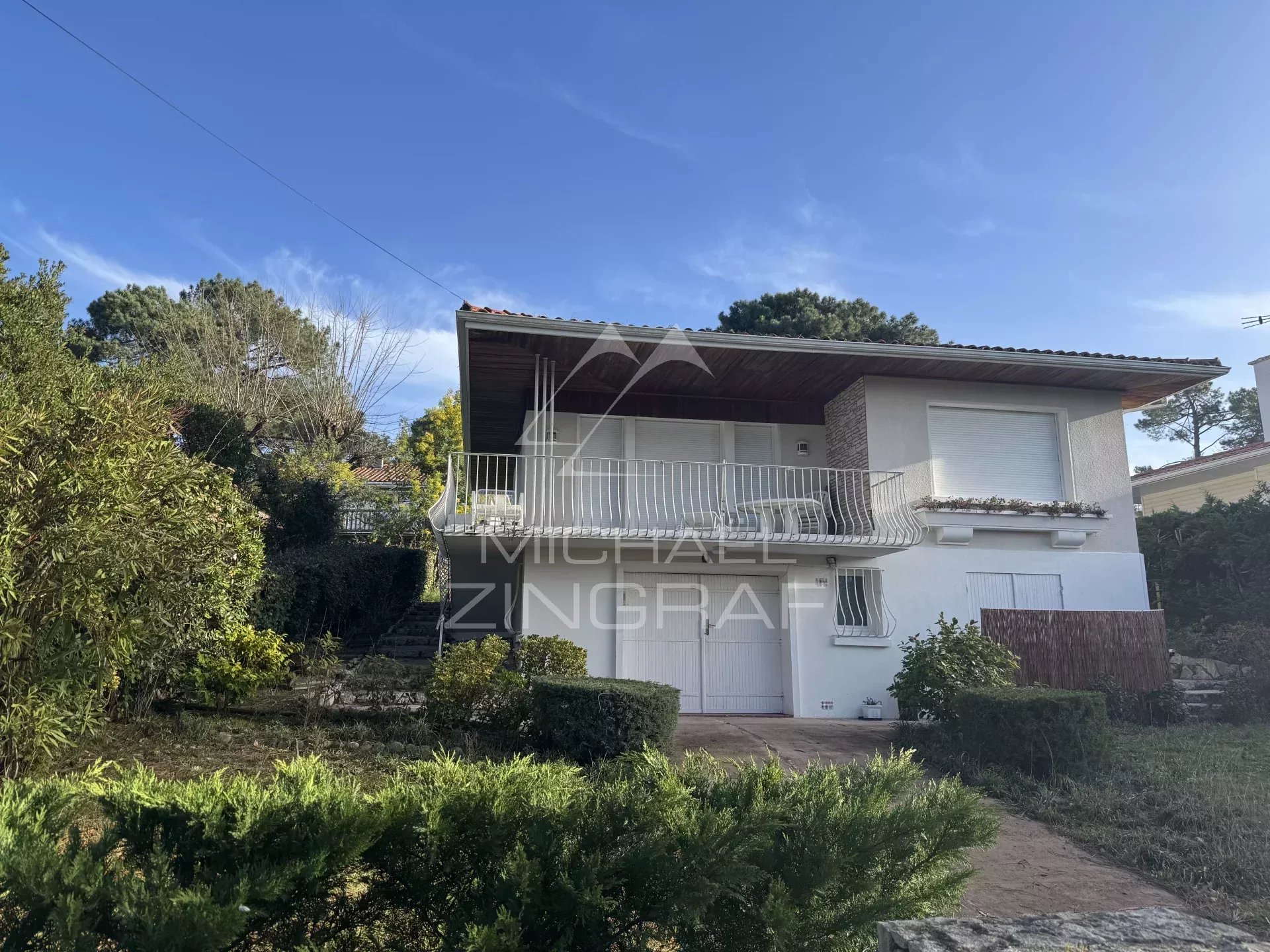 Belle maison dans le quartier prisé des Abatilles