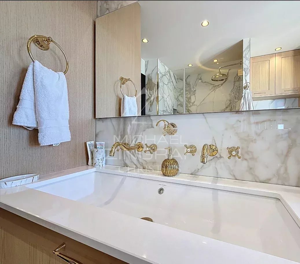 Juan-les-Pins – Außergewöhnliche Wohnung im obersten Stockwerk, großzügige Räume, Sonne und Meerblick