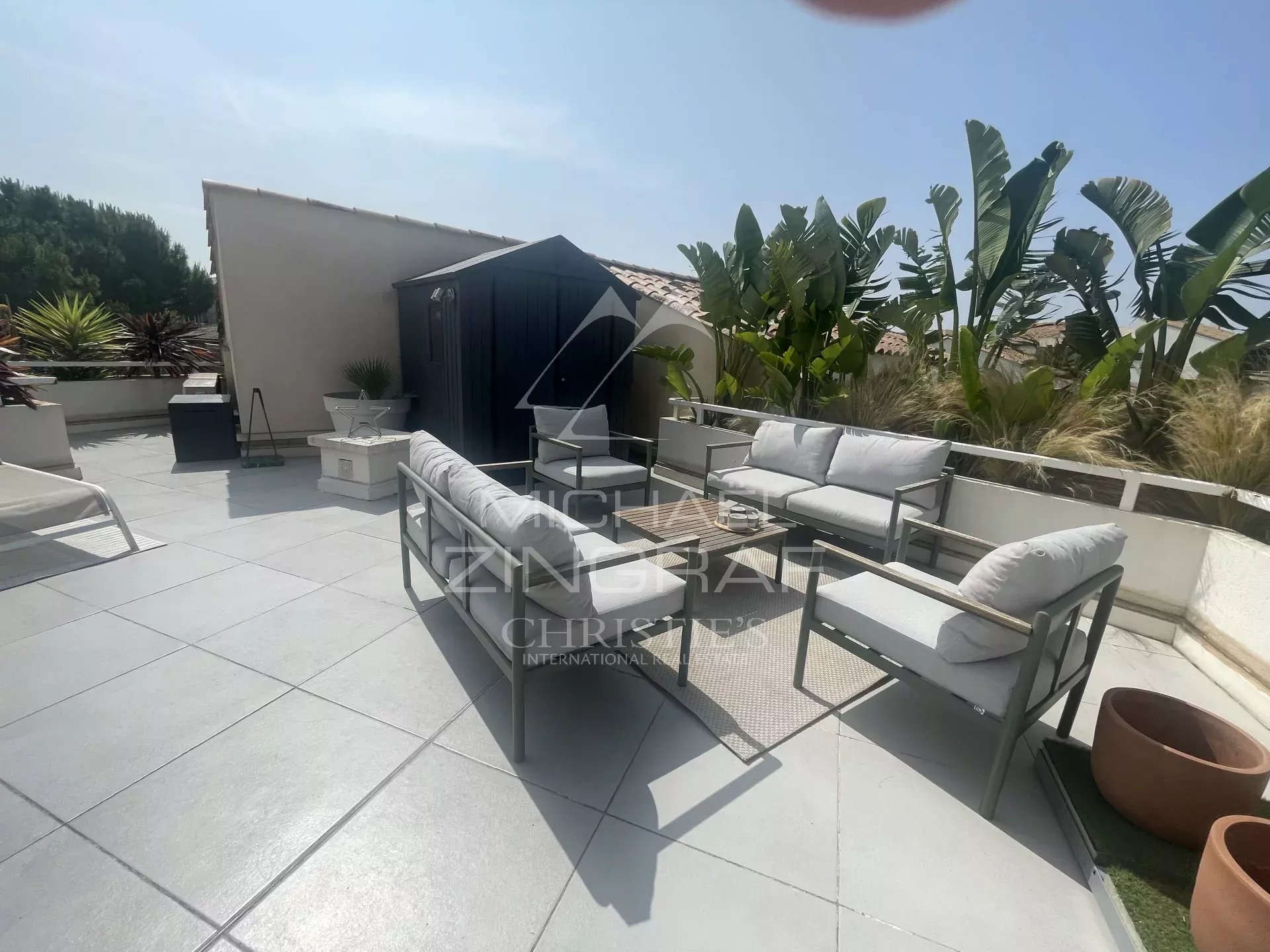 Dernier Étage Antibes – Appartement 4 Pièces avec Vue d’Exception et Prestations de Luxe