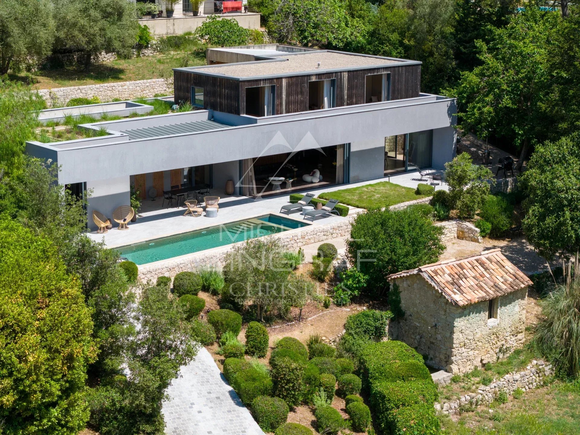 Valbonne - Villa contemporaine au cœur d'un écrin de verdure