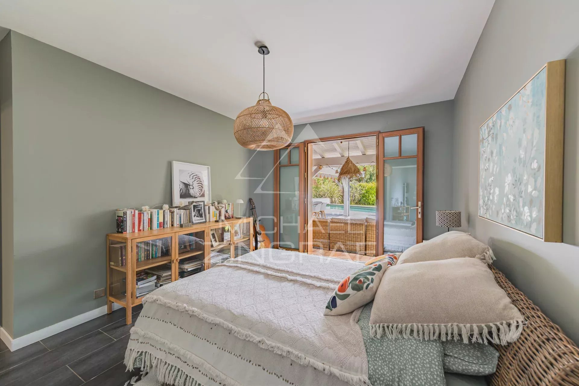 QUARTIER LA HUME - VILLA 7 PIÈCES AVEC DÉPENDANCE ET PISCINE