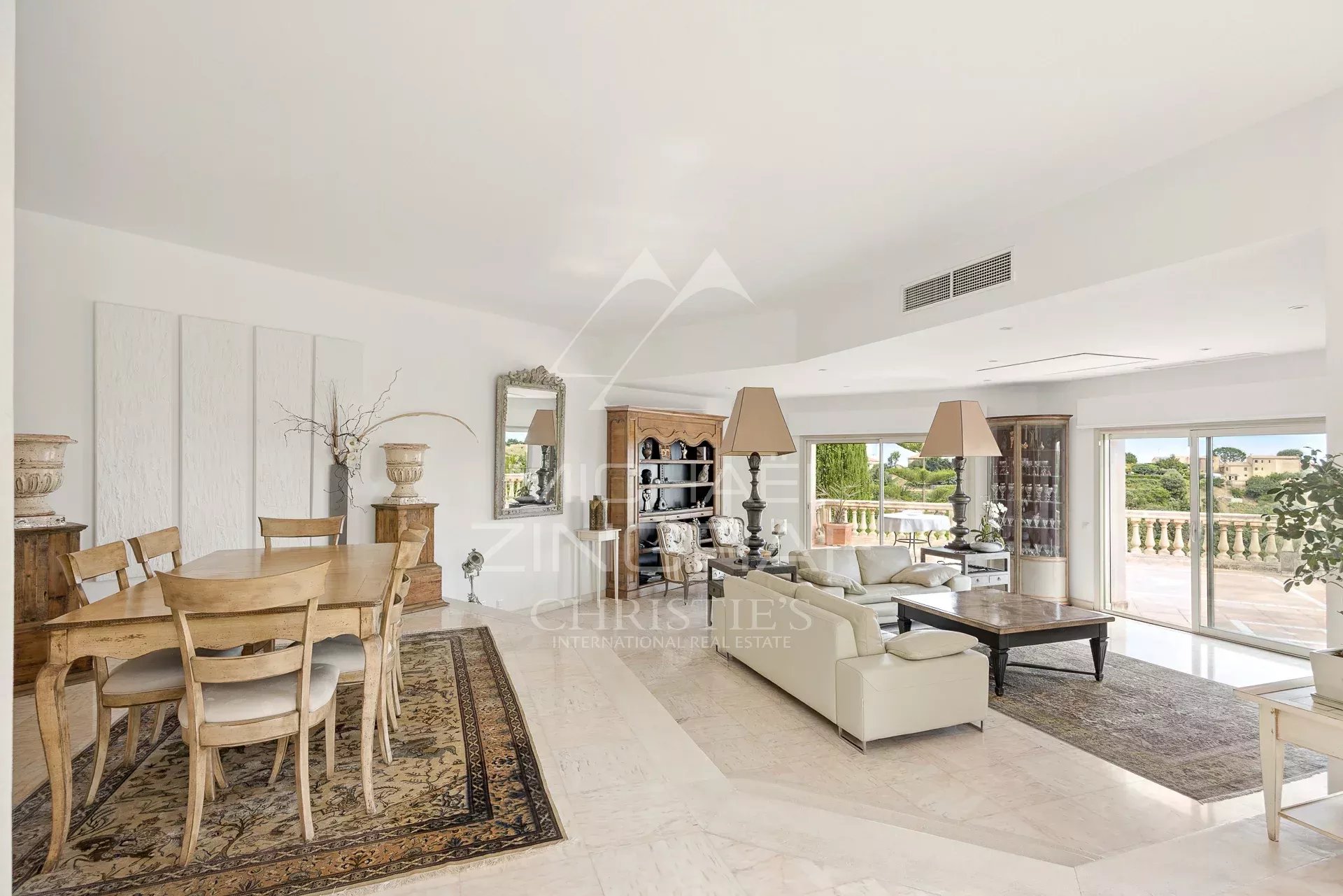 Propriété provençale moderne avec vue mer panoramique