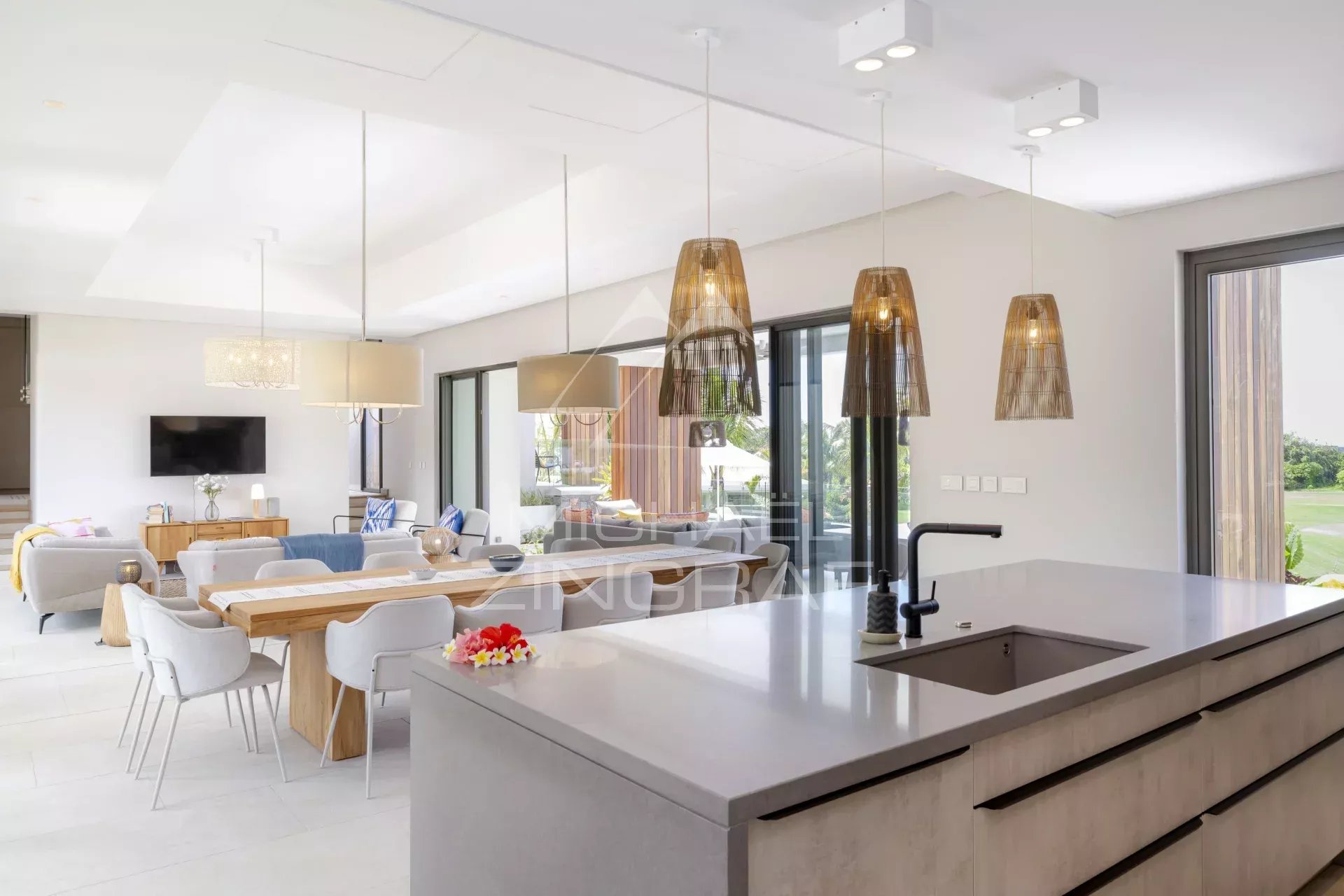 Villa d’Exception avec Vues Panoramiques à Anahita