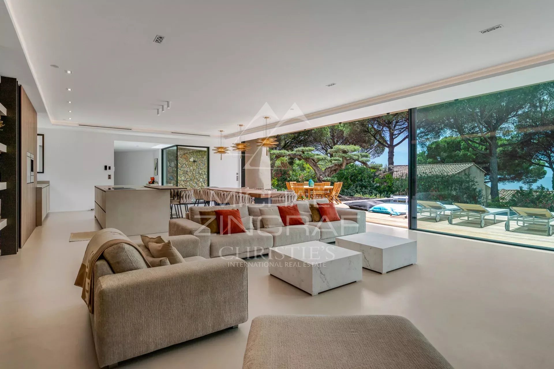 Superbe propriété contemporaine avec une magnifique vue sur la mer à Escalet