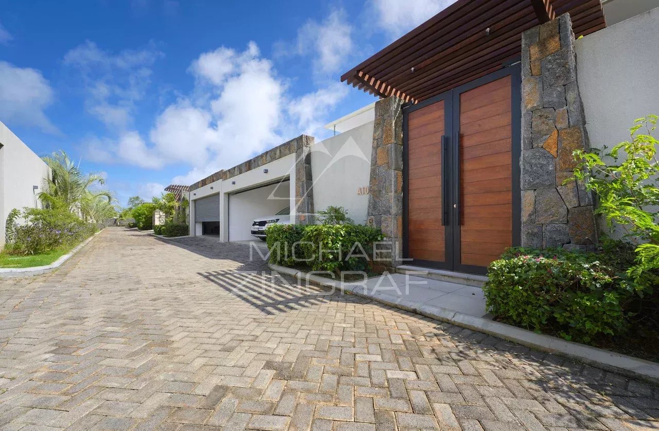 Villa avec piscine dans une résidence sécurisée à Péreybère