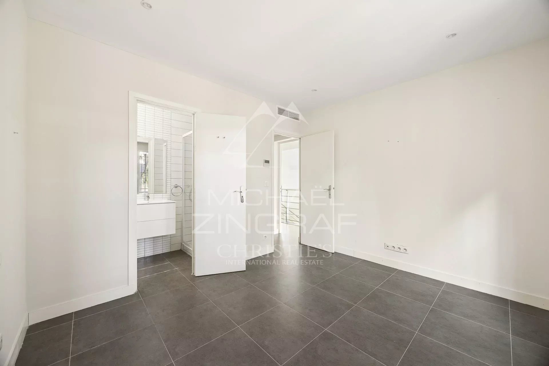 Seltene Gelegenheit – Cannes Pointe Croisette – Villa in geschlossener Wohnanlage
