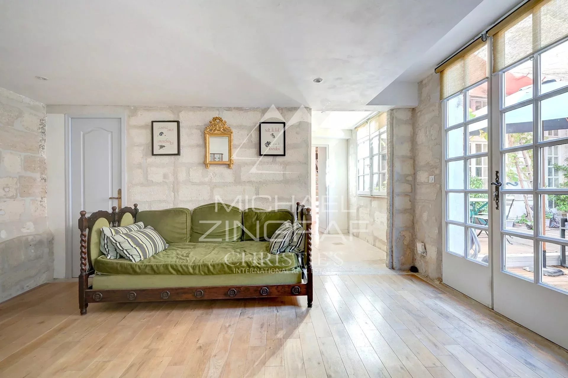 Avignon 17th century mansion - Large apartment with terrace