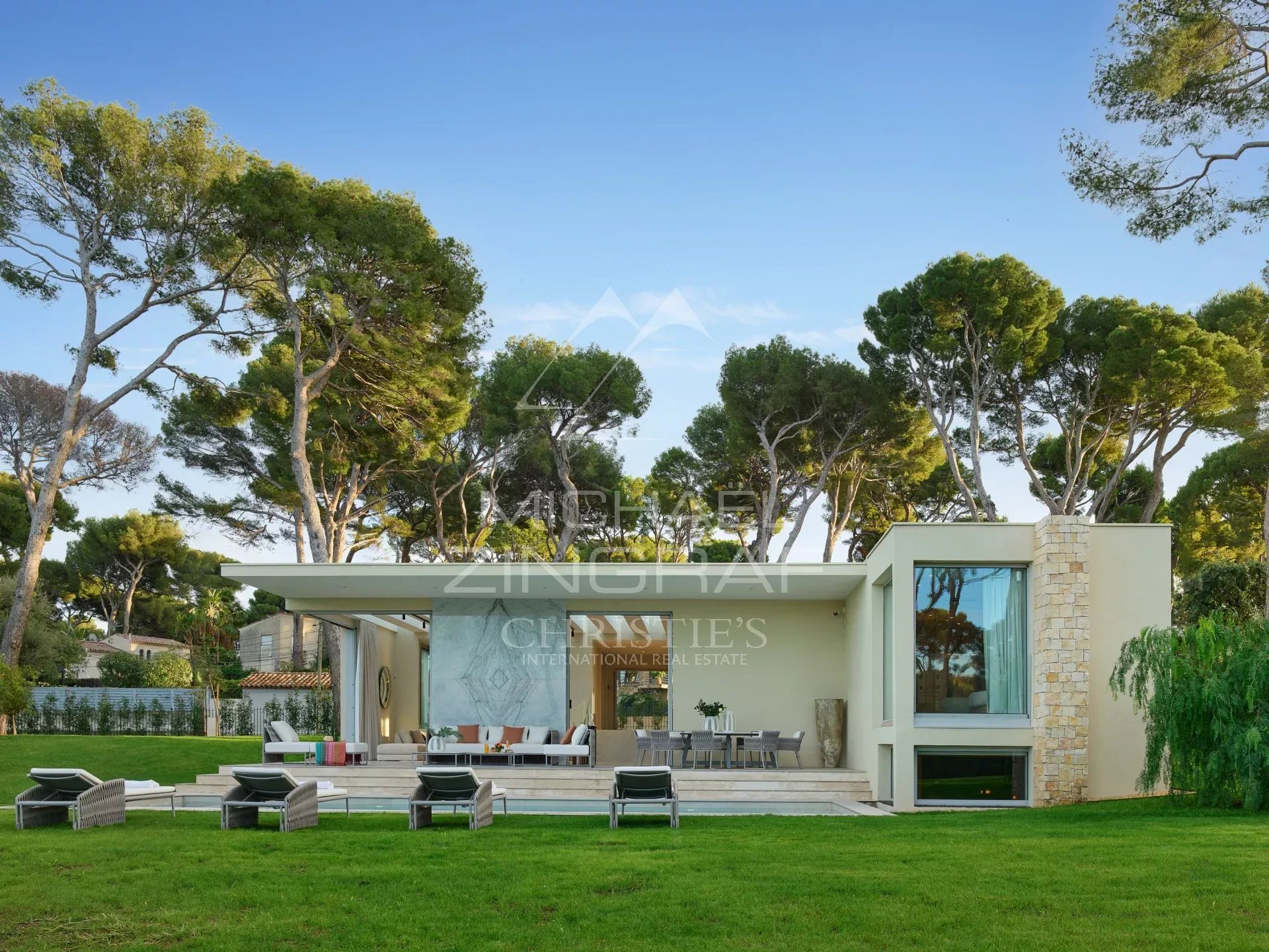 Neue Luxusvilla mit Panoramablick auf das Meer